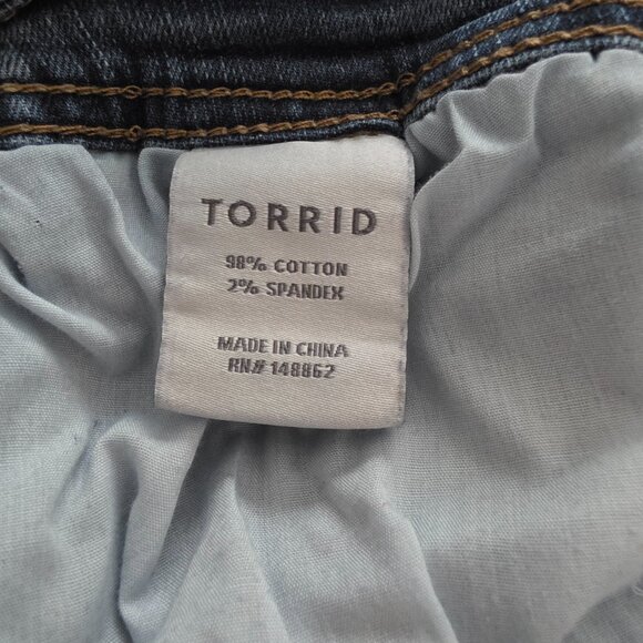 Torrid Woman's Distressed Wide Leg Raw Hem Blue Jeans Size 26R - Picture 4 of 8